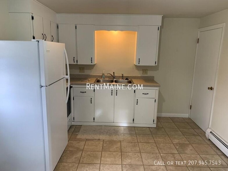 Building Photo - 13 Hemlock St