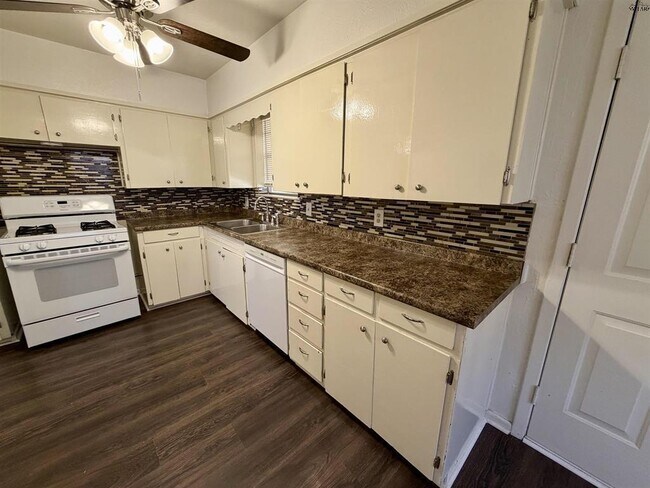 Building Photo - 3017 McGaha Ave