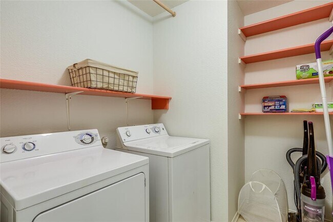 Building Photo - 5301 Apple Orchard Ln