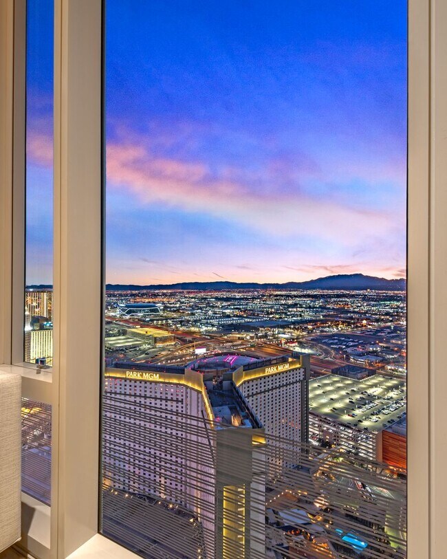 Building Photo - Waldorf Astoria 4707-Strip/City/Mtn Views from this Stunning 2Bd/2.5Ba Residence