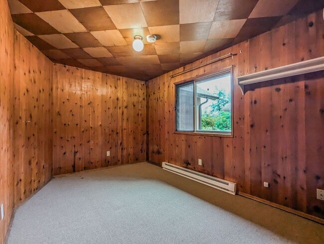 Building Photo - Rustic 3 bed 2 bath Mission Beach cabin home w/ Tulalip Bay views!