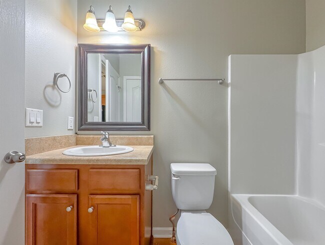 Building Photo - 1988 Green Castle Ln