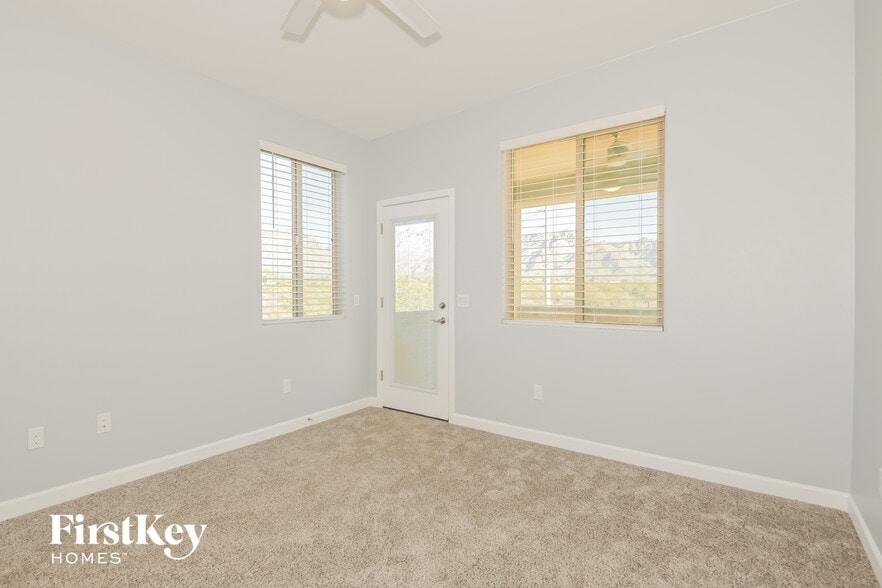 Building Photo - 4271 N Red Sun Pl