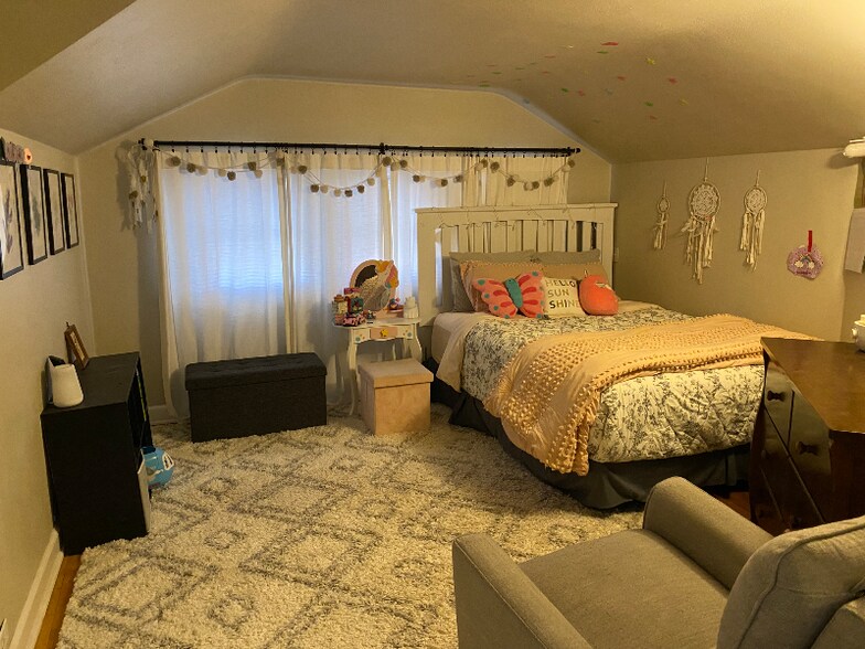 Building Photo - 418 Paris Ave