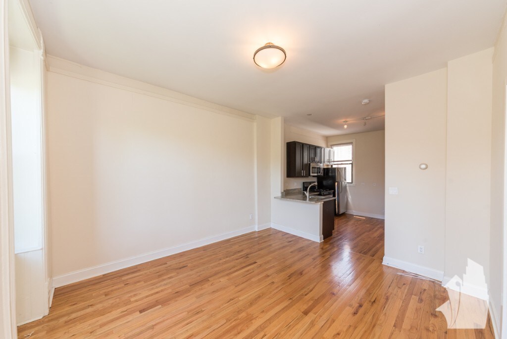 Building Photo - 2954 N Racine Ave