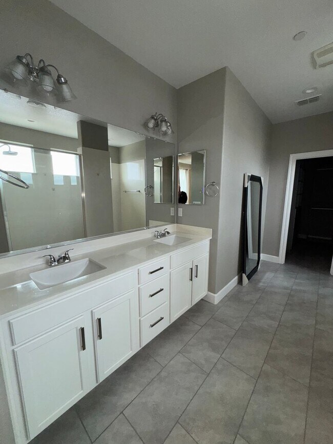 Building Photo - A Great House to Call Home!