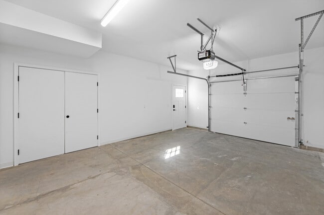 Building Photo - 8852 Jackjay Dr