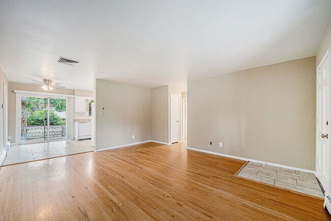 Building Photo - AVAILABLE FOR IMMEDIATE MOVE IN