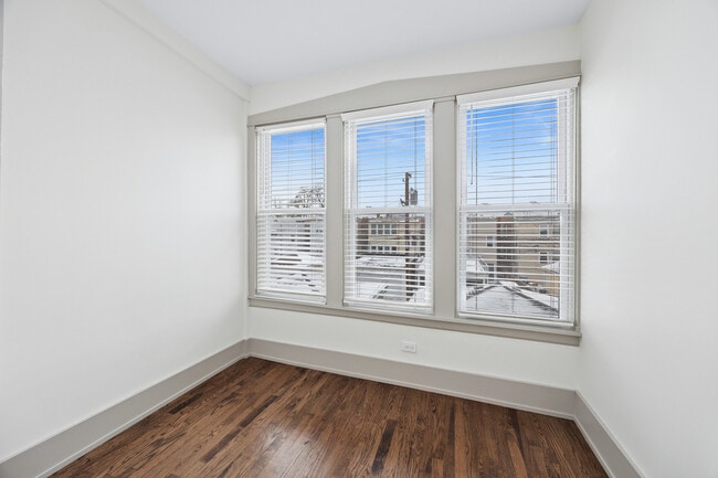 Building Photo - 1910 S Harvey Ave