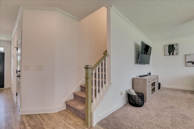Building Photo - Beautiful Home in a Great Neighborhood