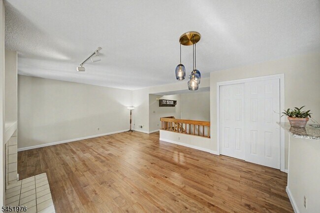 Building Photo - 24 Pine Hollow Ct