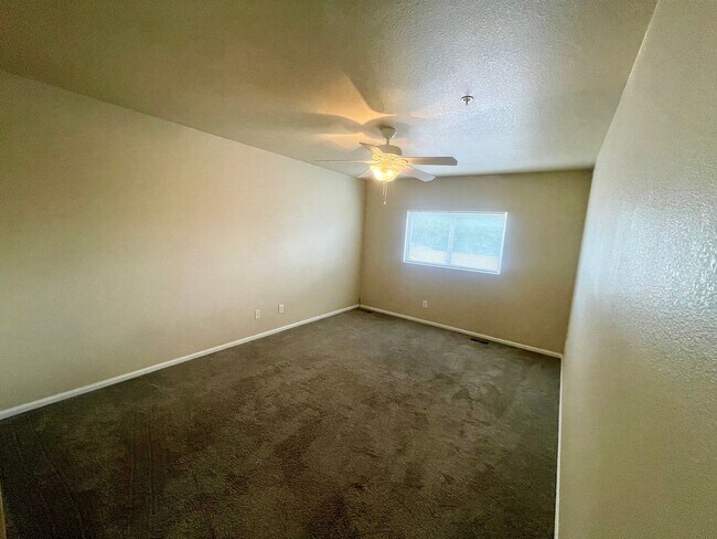 Building Photo - Amazing 3 bed, 3.5 bath Condo in Rigden Farm!
