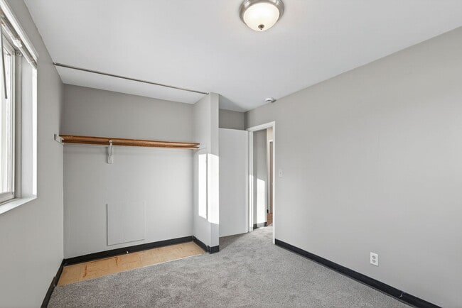 Building Photo - Spacious 2BR/1Bath Available Now!