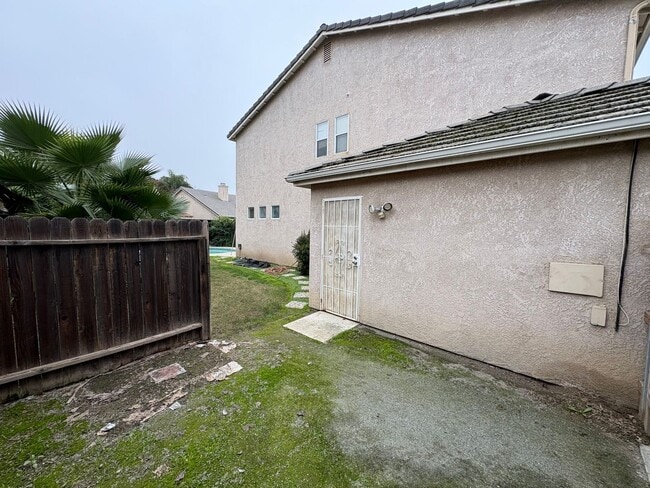 Building Photo - Spectacular home available now in a great neighborhood!