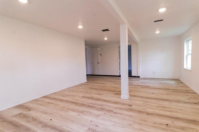 Building Photo - 3615 Legion St