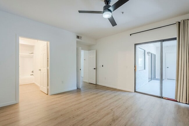 Building Photo - Stunning 2 Bed 1.5 Bath Condo in Scottsdal...