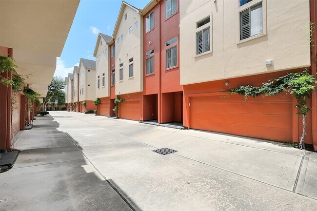 Building Photo - 2437 South Blvd