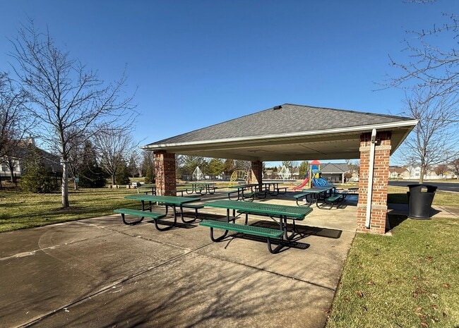 Building Photo - 569 Parkgate Dr