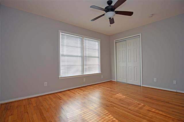 Building Photo - 2325 Kingswood Dr