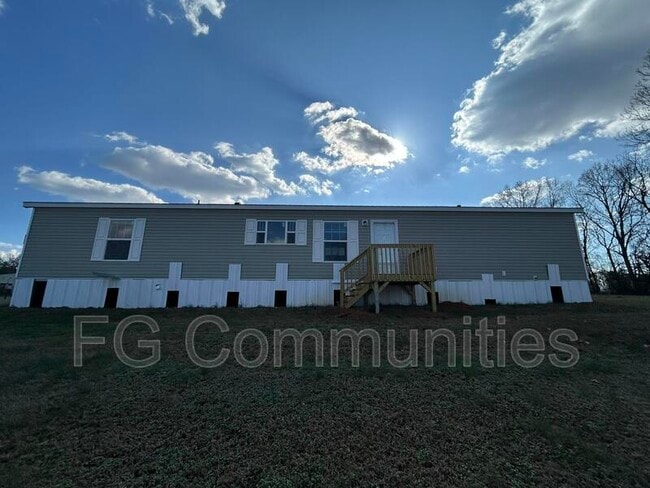 Building Photo - 3220 Sutton Ln