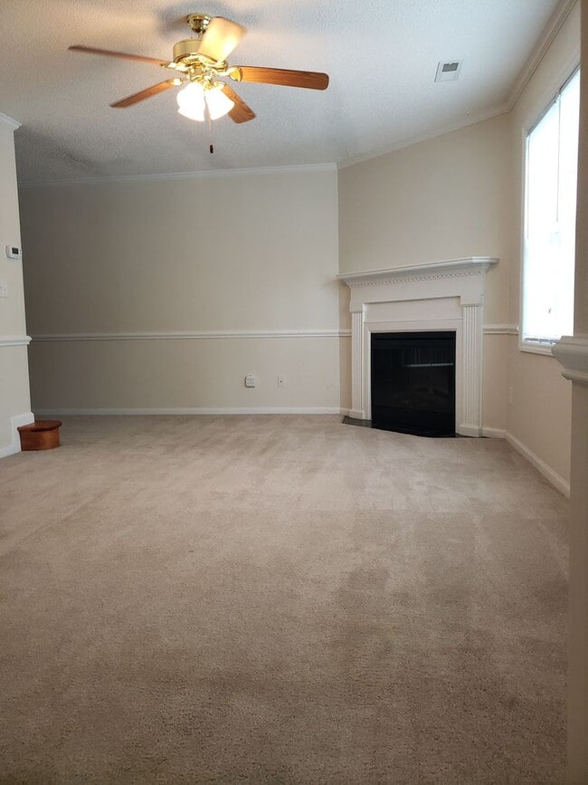 Building Photo - 2-bedroom, 2.5 bathroom townhome