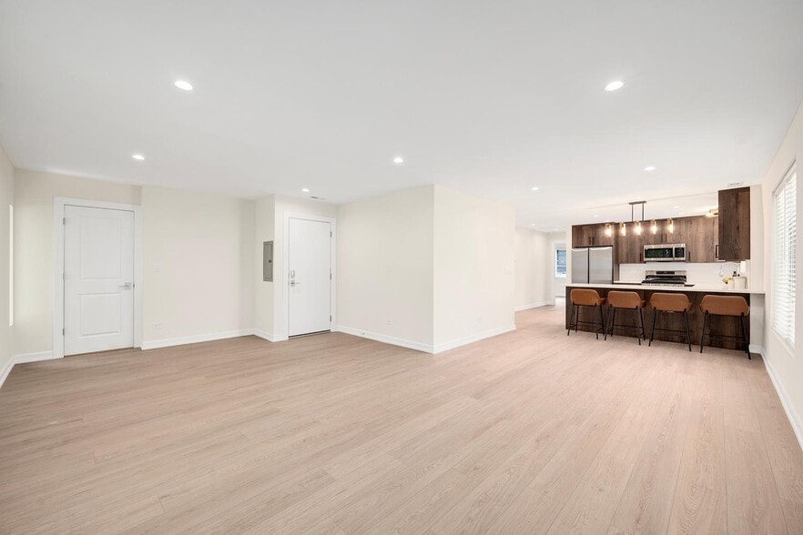 Building Photo - 511 Forest Ave