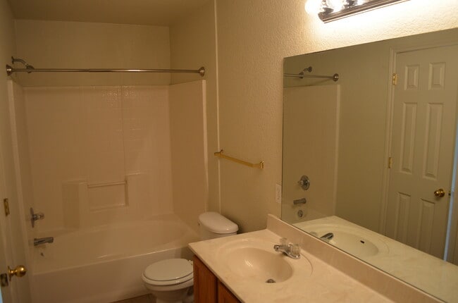 Building Photo - 326 N 10th St