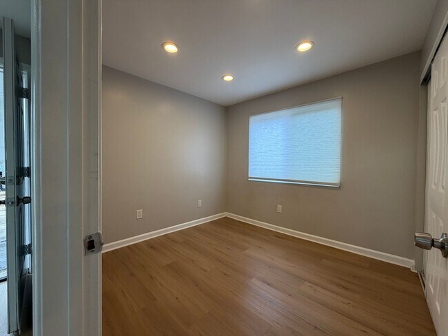 Building Photo - 26th Street