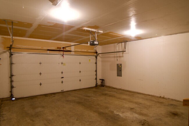 Building Photo - Cozy and Charming 3 Bedroom in Lynnwood!