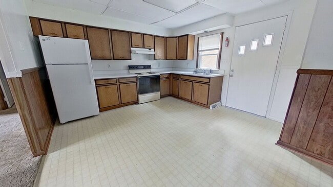 Building Photo - Apartment