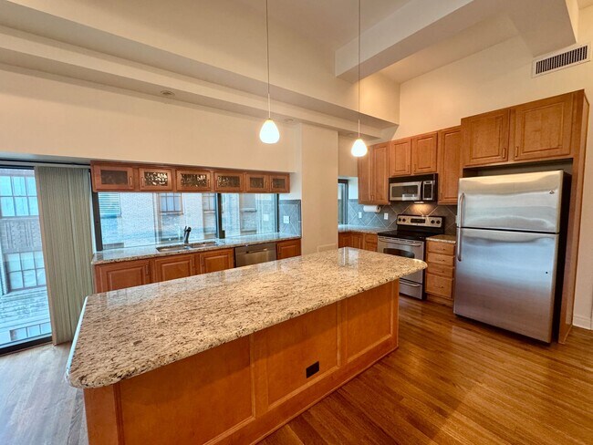 Building Photo - Wallstreet Tower Condo