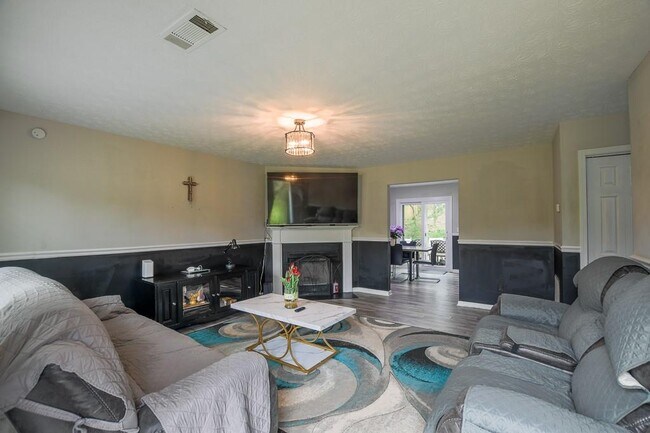 Building Photo - 356 Meadow Trace Dr