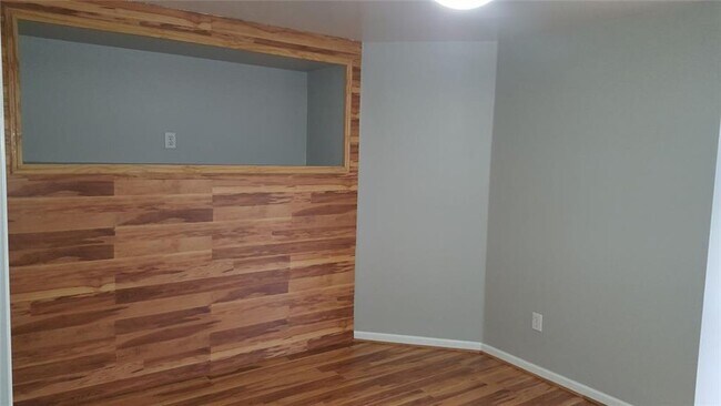 Building Photo - 3885 Waterford Dr