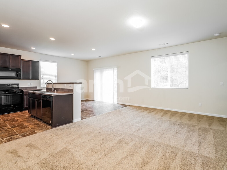 Building Photo - 326 York St