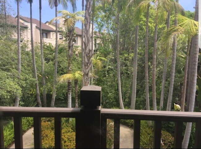 Building Photo - 8694 Villa La Jolla Dr