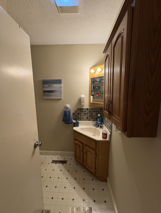 Building Photo - 11 Eames Pl