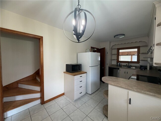 Building Photo - 50 New Hartford St