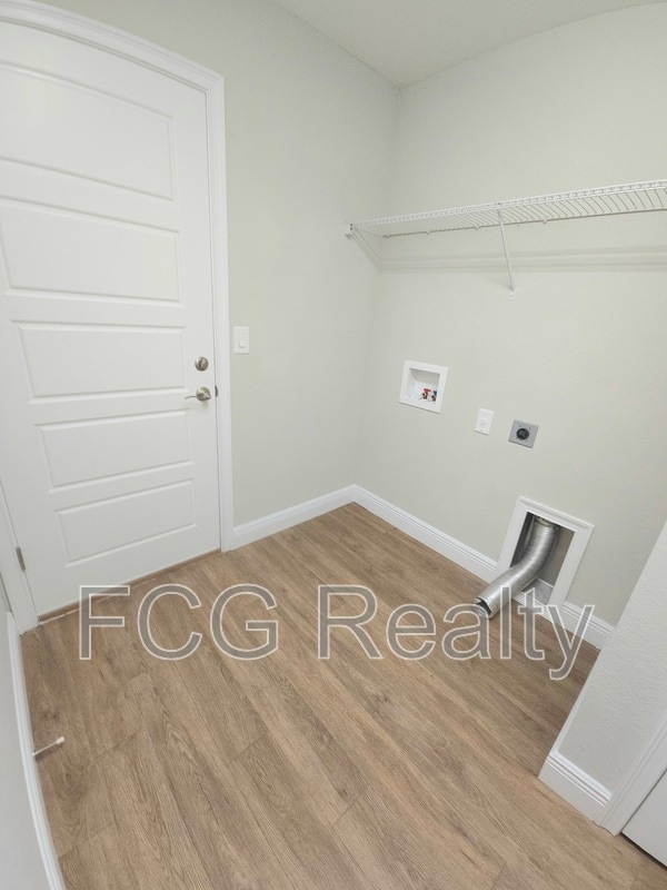 Building Photo - 9999 N Sandree Dr
