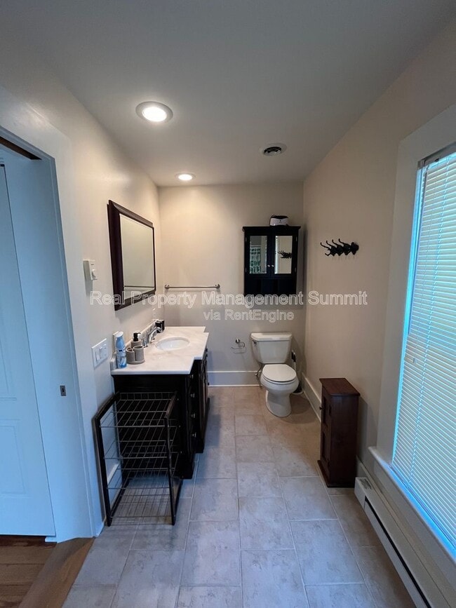 Building Photo - 11 Shady Ln