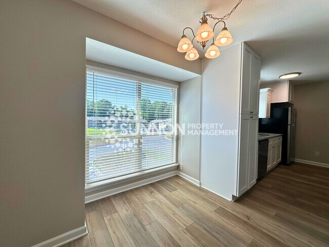 Building Photo - Completely Remodeled 2BR 2BA Condo