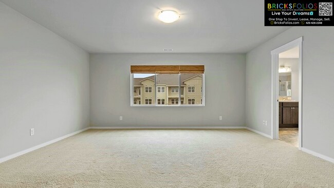 Building Photo - 5 BEDROOMS | A/C | 3-CAR GARAGE | FENCED BACKYARD | 2,780 SQ. FT. | CONVENIENT TO JBLM