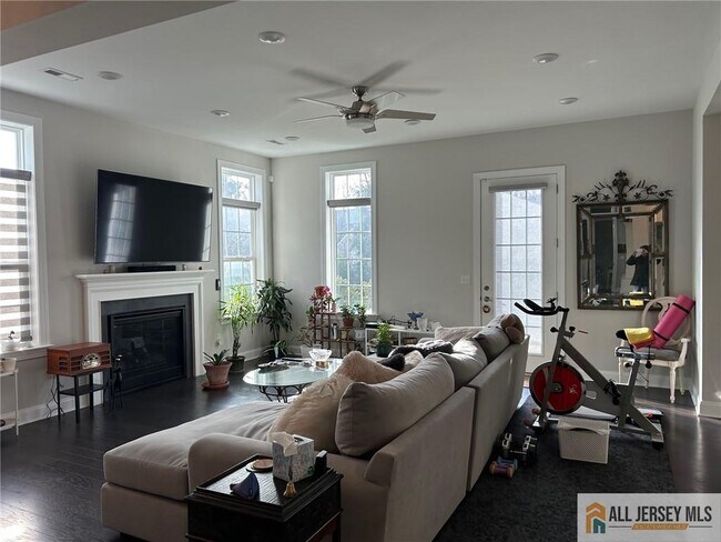 Building Photo - 30 Hamilton Dr