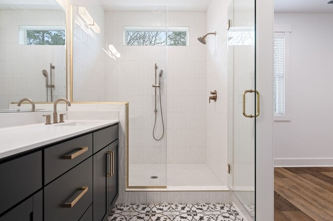 Building Photo - Modern 4-bedroom, 4-bathroom Home in Durham, NC