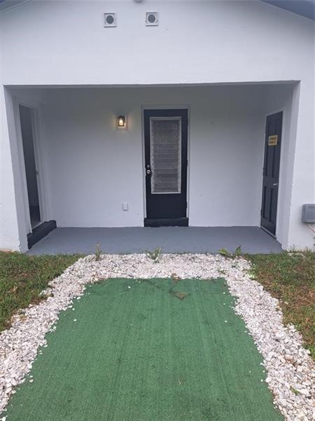 Building Photo - 980 SW 76th Ave