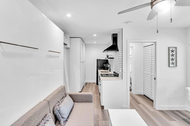 Building Photo - 649 NE 16th Terrace