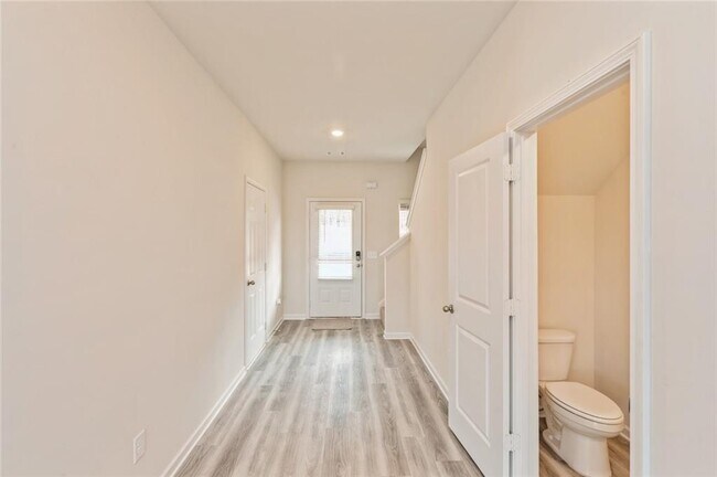 Building Photo - 624 Mackenzie Cv