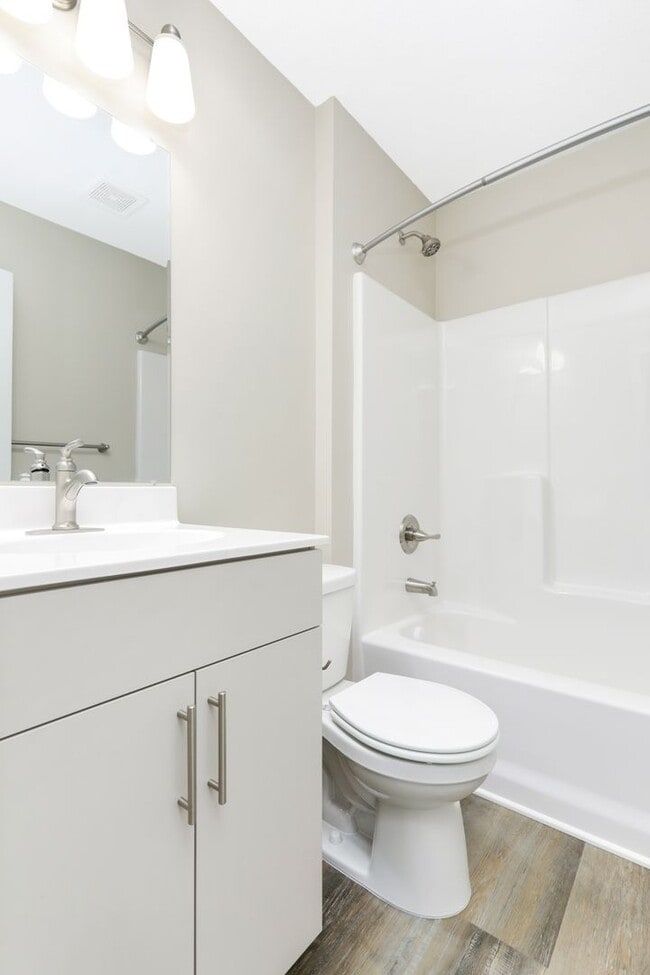 Building Photo - Like new! Lease THIS 3 bd 3 ba 2 car garag...