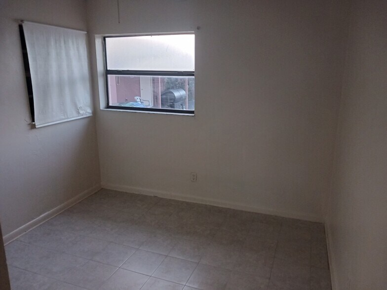 Building Photo - 2000 NW 27th St