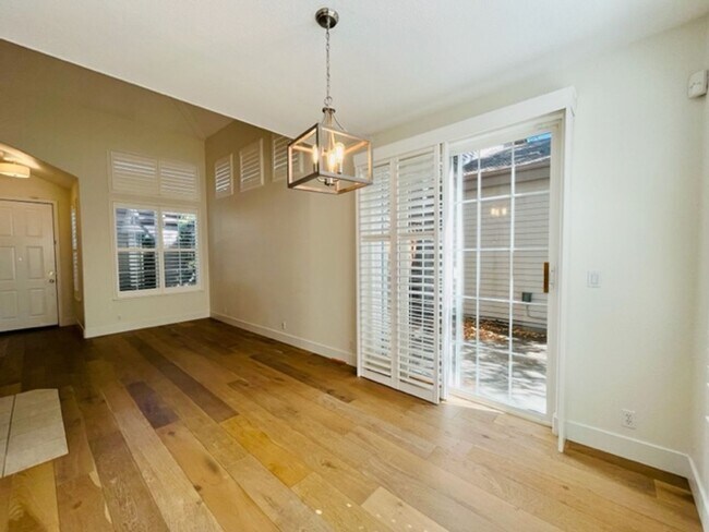 Building Photo - Move-in Ready 3BD/2.5BA, Two-Story Home in Stony Brook in Downtown Danville