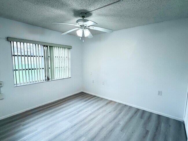 Building Photo - 1101 Bahama Bend